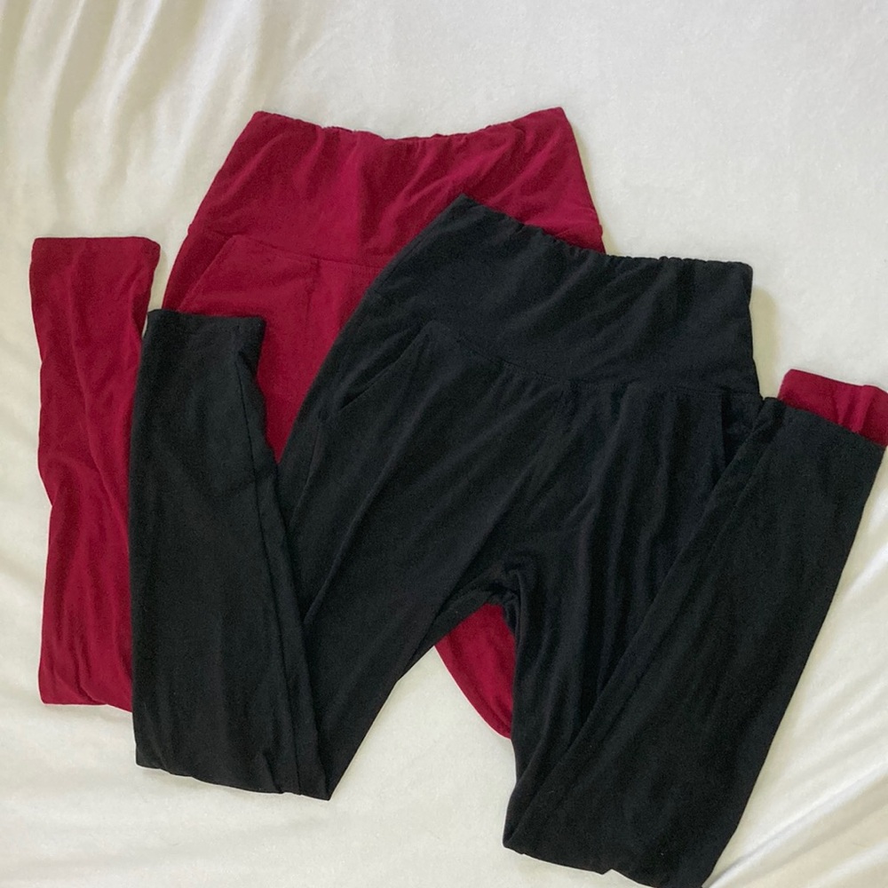 2 Pack Women's Highwaisted Stretchy Leggings Red and Black Size Small/Medium